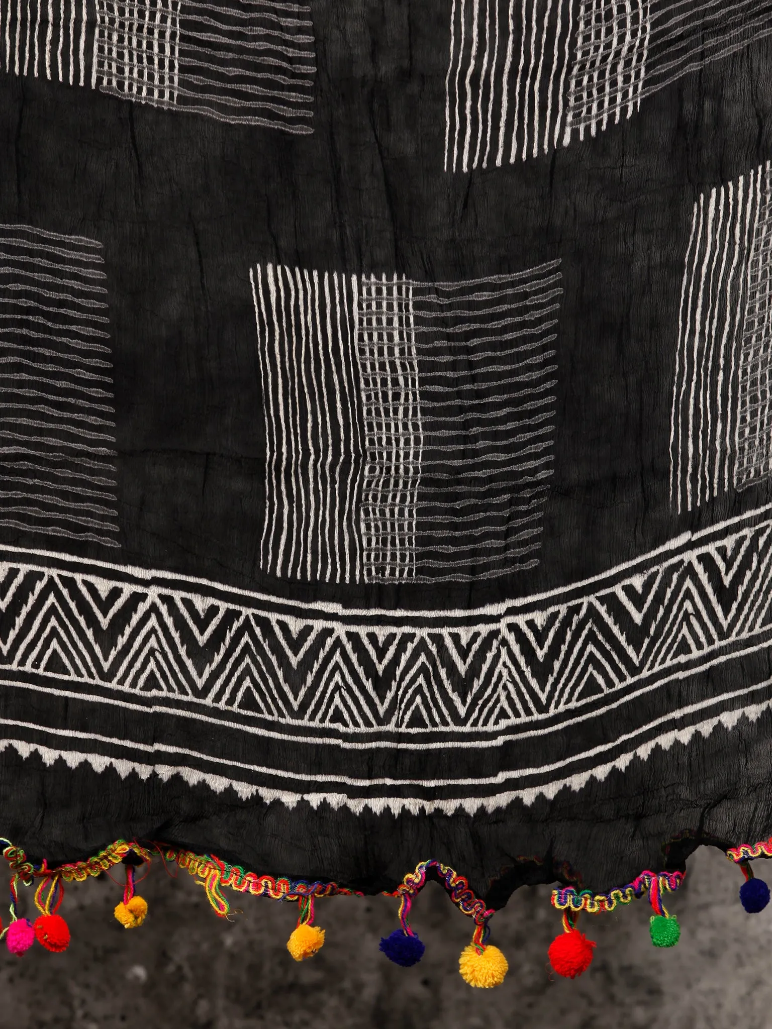 Green Red Black White Hand Block Printed Cotton Suit-Salwar Fabric With Chiffon Dupatta (Set of 3) - SU01HB323